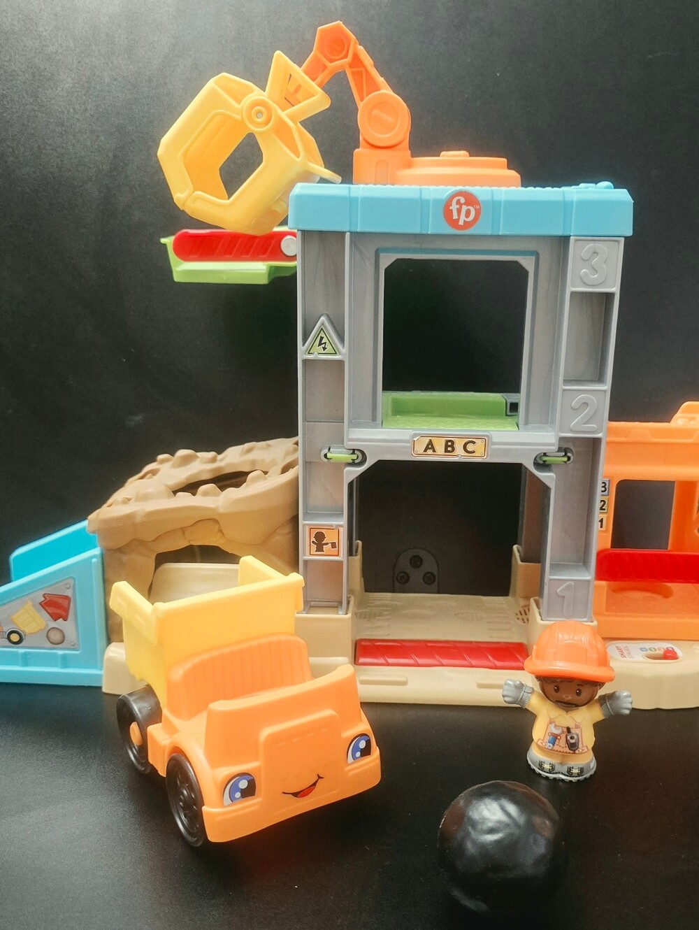 Fisher-Price Little People Load Up ’n Learn Construction Site